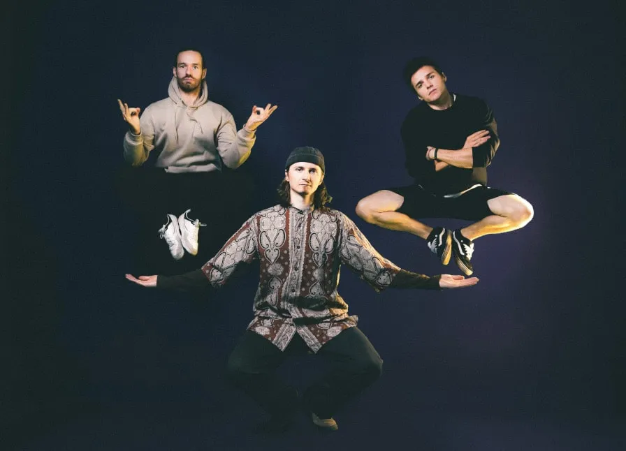 Photo of Fish Basket members on dark purple background, ©Fish Basket