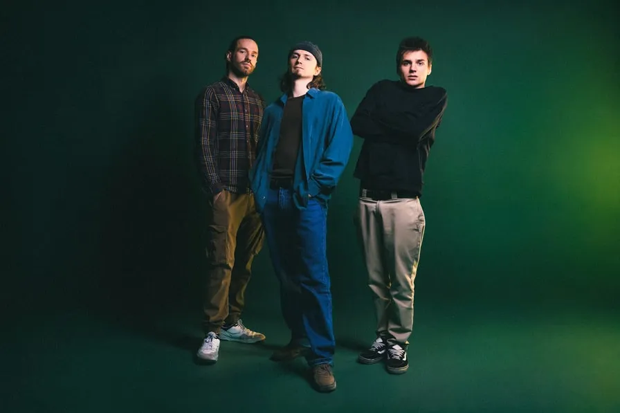 Photo of Fish Basket members on green background, ©Tomasz Stefanik